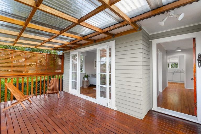 Photo of property in 242 Henderson Valley Road, Henderson, Auckland, 0612