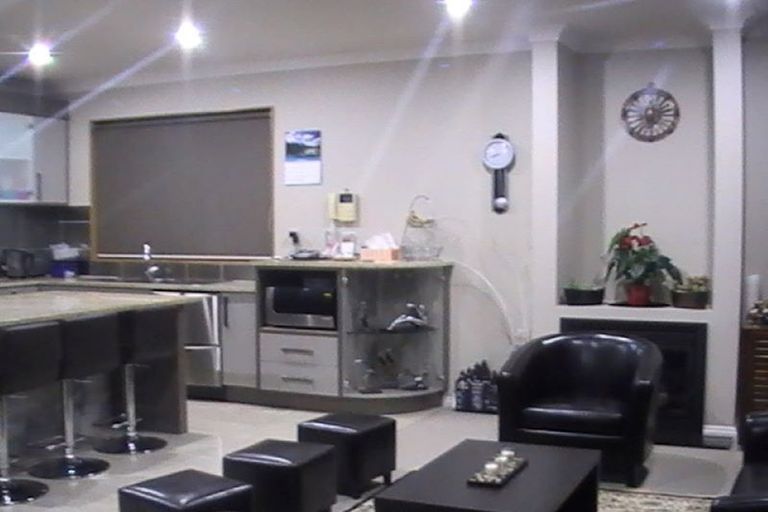 Photo of property in 28 Kaseng Place, East Tamaki Heights, Auckland, 2016