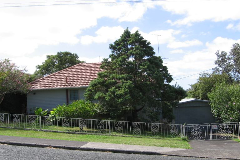 Photo of property in 22 Fordham Street, Beach Haven, Auckland, 0626