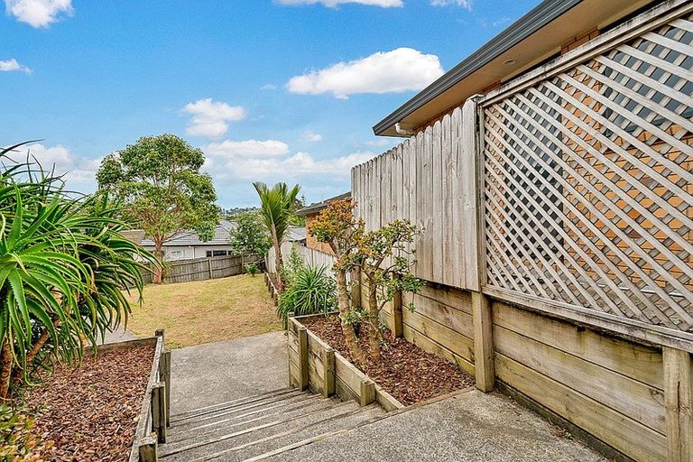 Photo of property in 23 Ginders Drive, Massey, Auckland, 0614