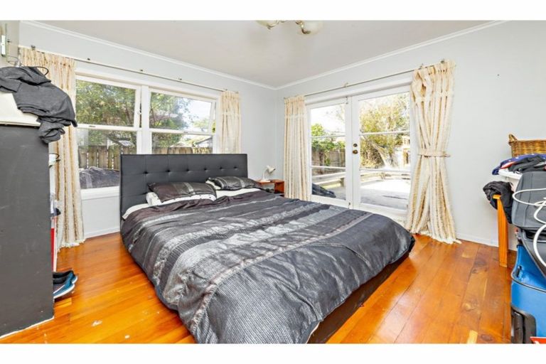 Photo of property in 26 Tiraumea Drive, Pakuranga, Auckland, 2010