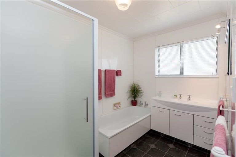 Photo of property in 145 Heta Road, Highlands Park, New Plymouth, 4312