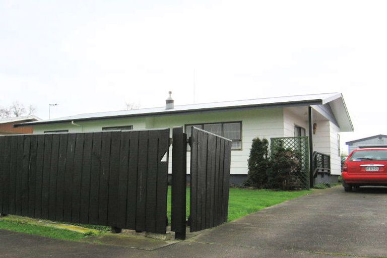 Photo of property in 16 Pryde Place, Feilding, 4702