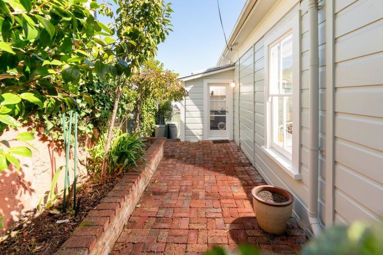 Photo of property in 8 Port Street, Mount Victoria, Wellington, 6011