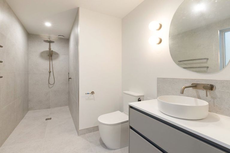 Photo of property in 2/2 Woodstock Road, Fairfield, Hamilton, 3214