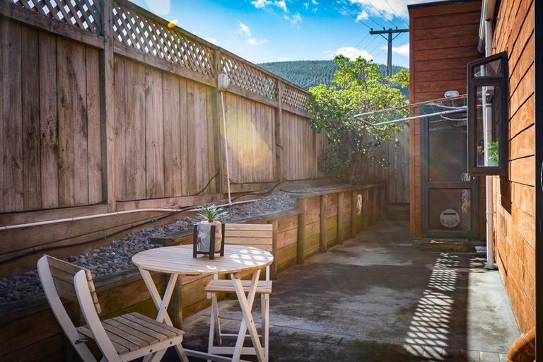 Photo of property in 2/49 Ranui Terrace, Tawa, Wellington, 5028