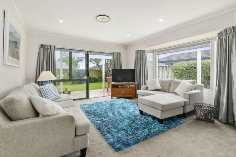 Photo of property in 6 Orohena Close, Northpark, Auckland, 2013