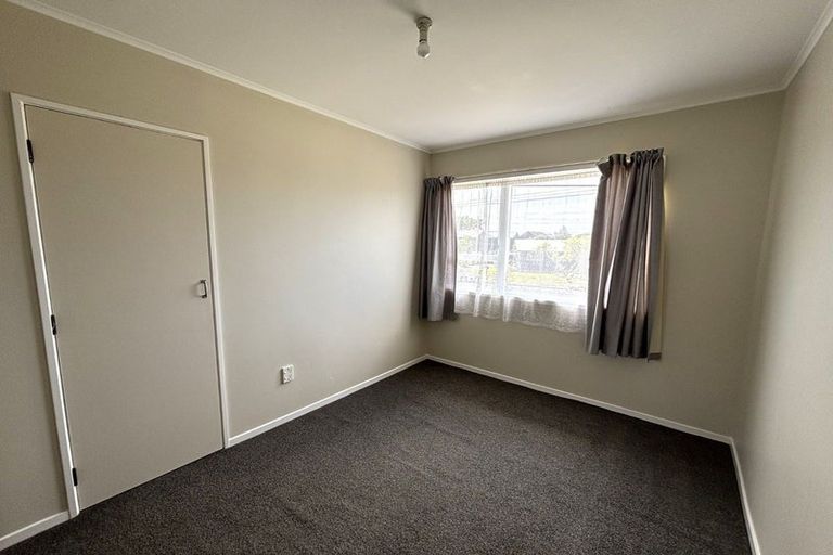 Photo of property in 114 Taikata Road, Te Atatu Peninsula, Auckland, 0610