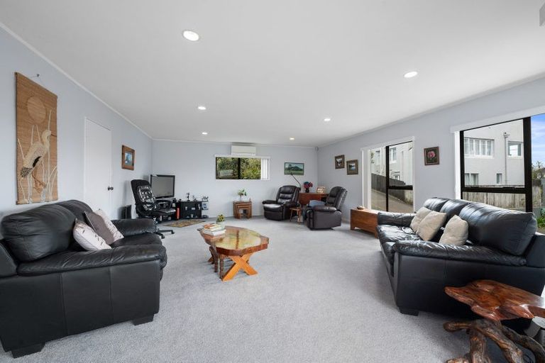 Photo of property in 2/51 Deep Creek Road, Waiake, Auckland, 0630