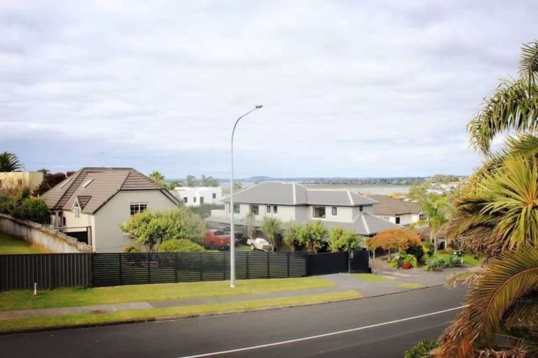 Photo of property in 1/123 Wiseley Road, West Harbour, Auckland, 0618