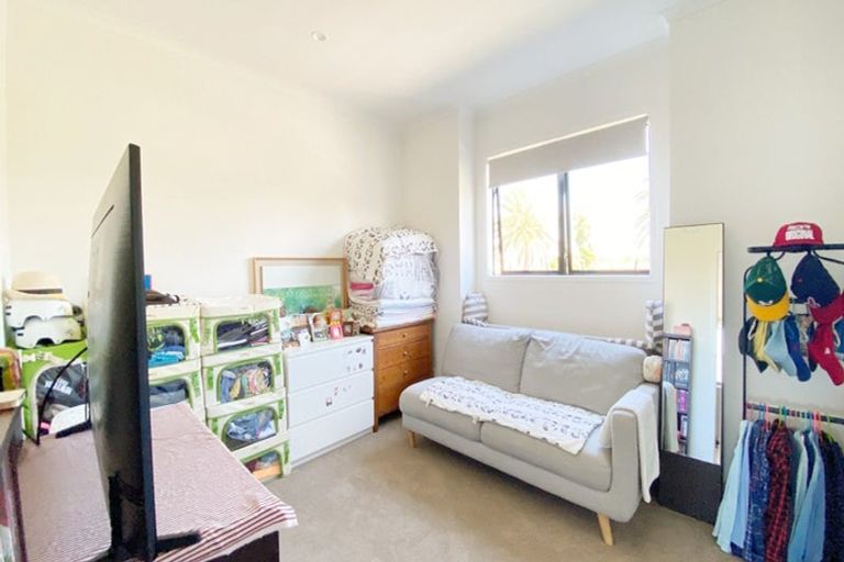 Photo of property in 5/2 Frances Bryers Road, Hobsonville, Auckland, 0616