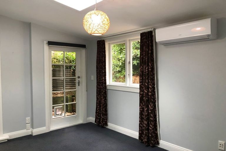 Photo of property in 30b Sutherland Crescent, Melrose, Wellington, 6023