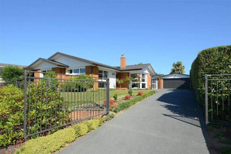 Photo of property in 27 Hillcrest Place, Avonhead, Christchurch, 8042