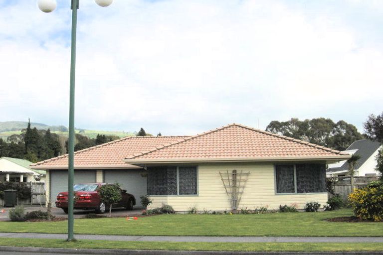 Photo of property in 6 Capricorn Place, Kawaha Point, Rotorua, 3010