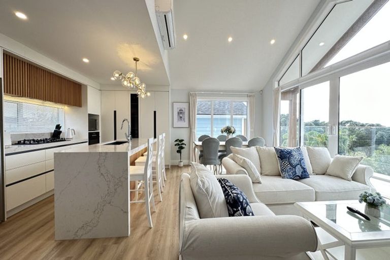 Photo of property in 7b Garadice Road, Rothesay Bay, Auckland, 0630