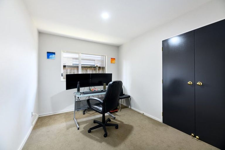 Photo of property in 8 Riverglade Parkway, Te Atatu South, Auckland, 0610