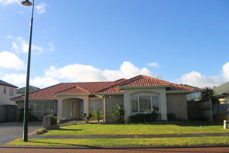 Photo of property in 15 Carousel Crescent, East Tamaki Heights, Auckland, 2016
