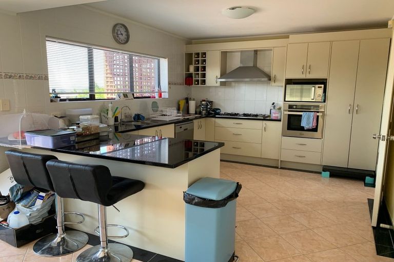 Photo of property in 35 Chatswood Grove, Chatswood, Auckland, 0626