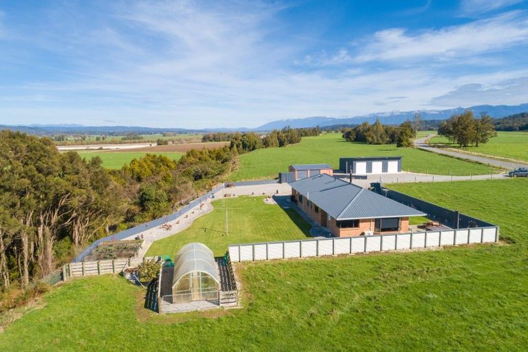 Photo of property in 2412 Atarau Road, Atarau, Blackball, 7871