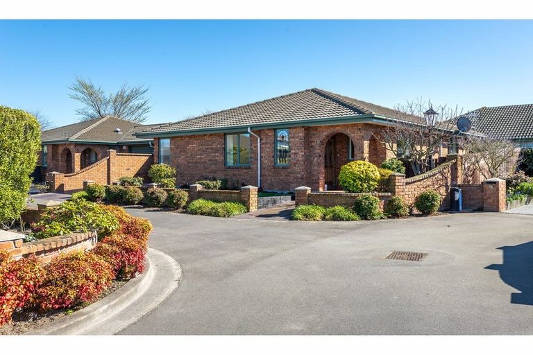 Photo of property in 5 Tulip Lane, Spreydon, Christchurch, 8024