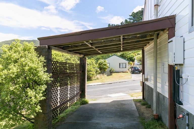 Photo of property in 2b Percy Dyett Drive, Karori, Wellington, 6012