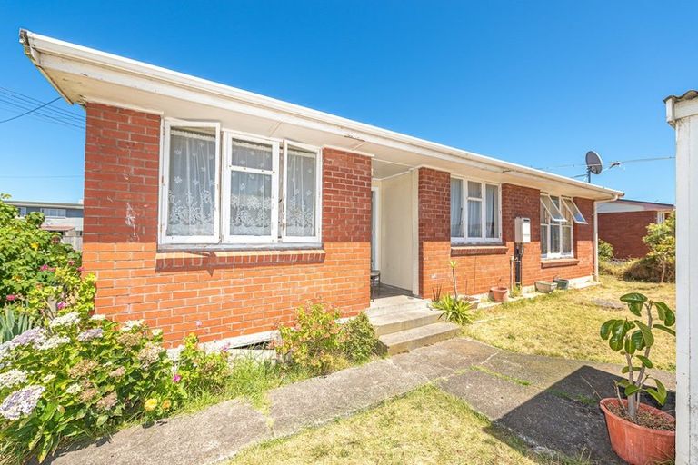 Photo of property in 15 Matipo Street, Castlecliff, Whanganui, 4501
