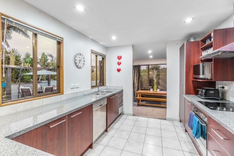 Photo of property in 2 Te Wharau Drive, Greenhithe, Auckland, 0632