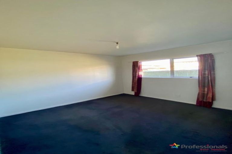 Photo of property in 2/54 Kenderdine Road, Papatoetoe, Auckland, 2025