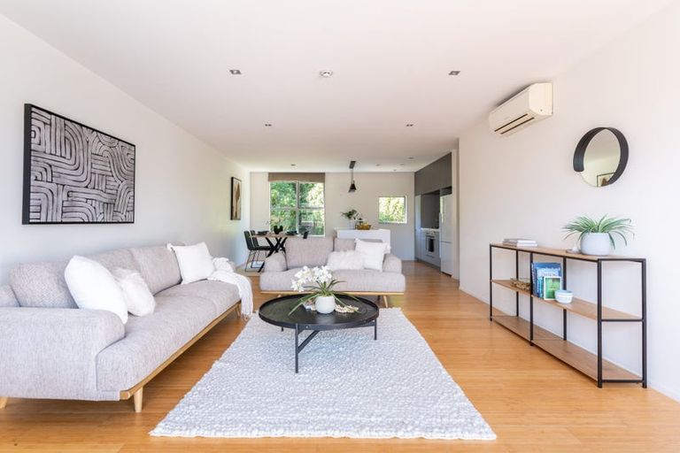 Photo of property in 10 Saddleback Grove, Karori, Wellington, 6012