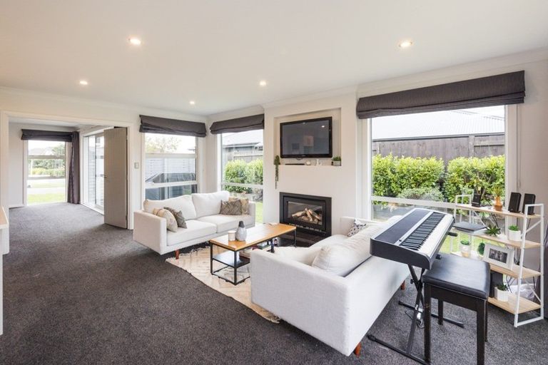 Photo of property in 10 Silicon Way, Fitzherbert, Palmerston North, 4410