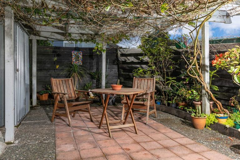 Photo of property in 36 Chilcott Road, Henderson, Auckland, 0612