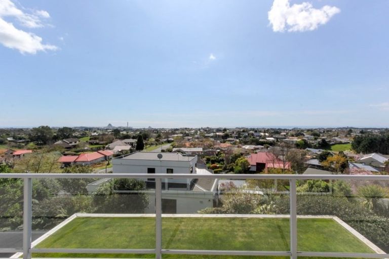 Photo of property in 33 Veale Road, Frankleigh Park, New Plymouth, 4371