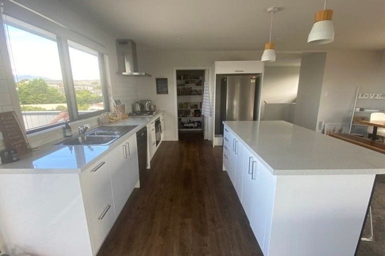 Photo of property in 115 Queens Road, Waikanae Beach, Waikanae, 5036