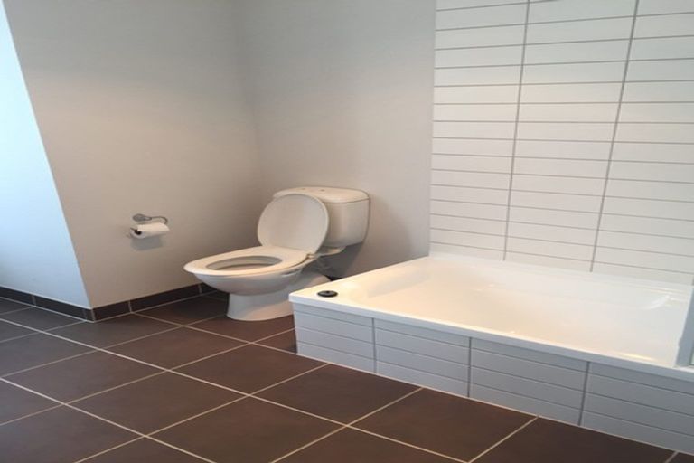 Photo of property in 3a Andover Way, Goodwood Heights, Auckland, 2105