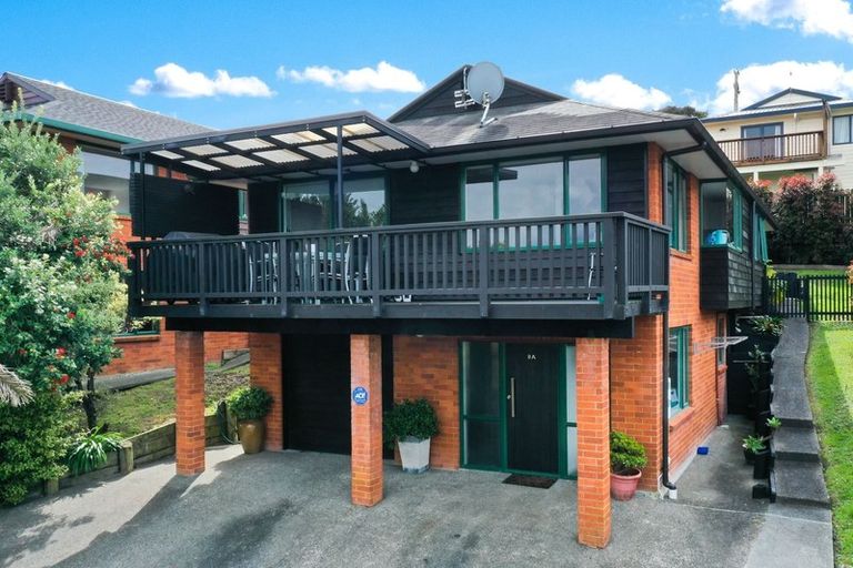 Photo of property in 8a Worthington Place, West Harbour, Auckland, 0618