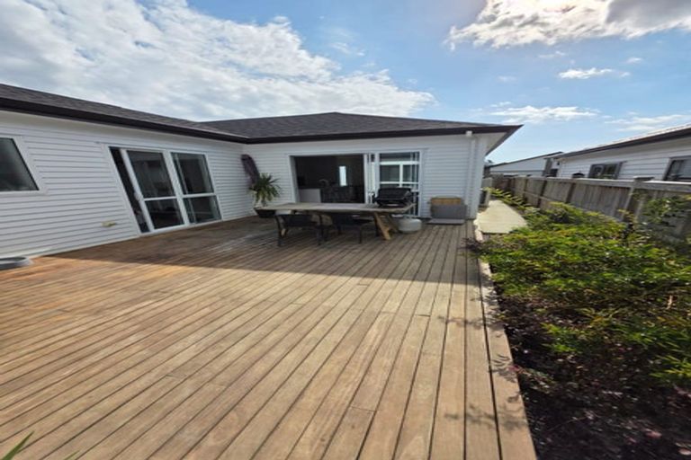 Photo of property in 7 Vinistra Road, Kumeu, 0810