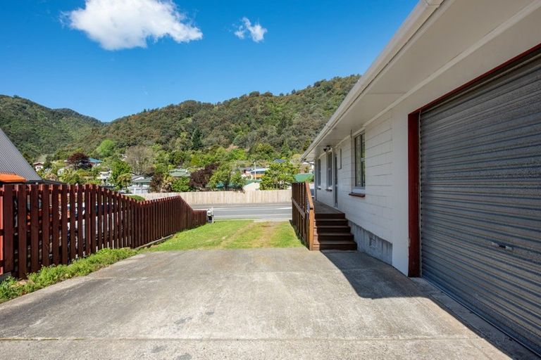 Photo of property in 51 Wairau Road, Picton, 7220