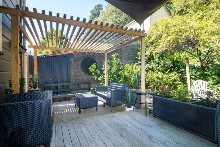 Photo of property in 11a Main Street, Hospital Hill, Napier, 4110