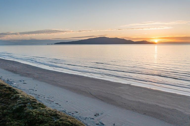 Photo of property in 168 Paetawa Road, Peka Peka, Waikanae, 5391