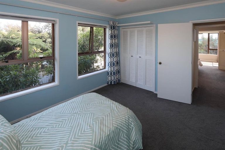 Photo of property in 2 Vista Place, Kawaha Point, Rotorua, 3010