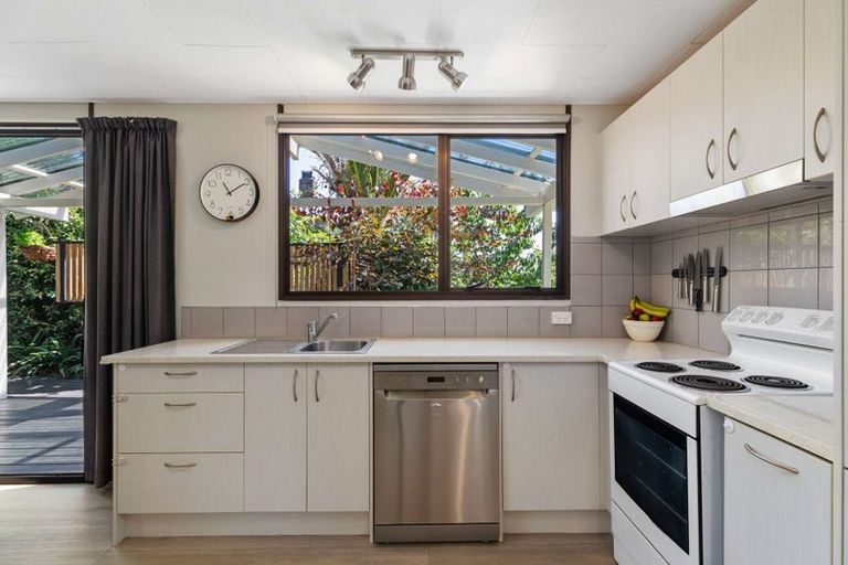 Photo of property in 1/39 Clayburn Road, Glen Eden, Auckland, 0602