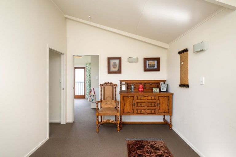 Photo of property in 37 Clifton Road, Haumoana, 4102
