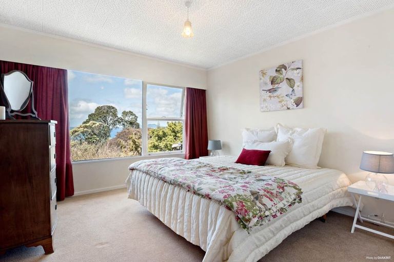 Photo of property in 35 Montgomery Avenue, Rothesay Bay, Auckland, 0630