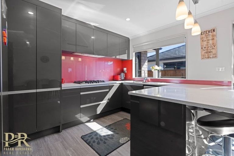 Photo of property in 11 Koroheke Road, Takanini, 2110