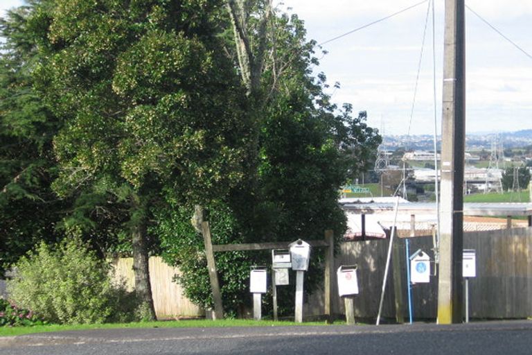 Photo of property in 2/24a Waimumu Road, Massey, Auckland, 0614