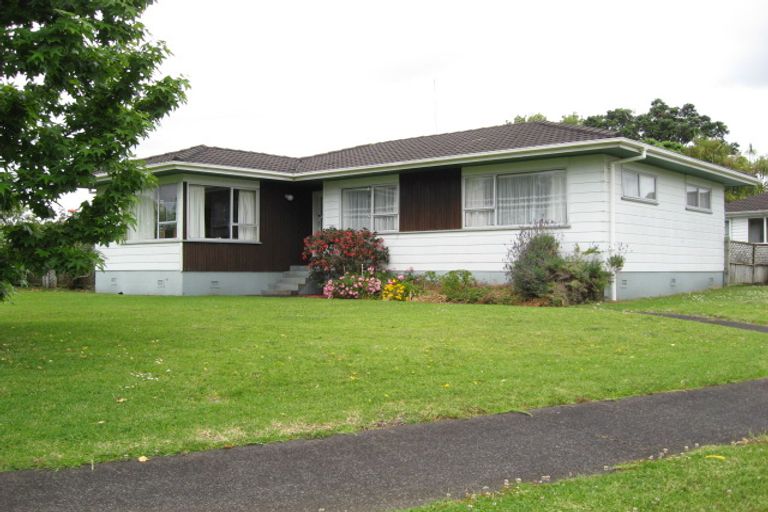 Photo of property in 2 Witla Court, Mangere Bridge, Auckland, 2022