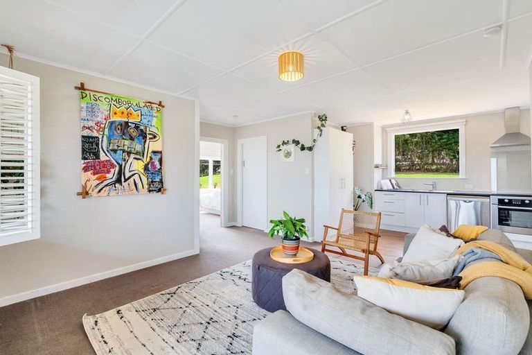 Photo of property in 15 Awaroa Road, Helensville, 0800