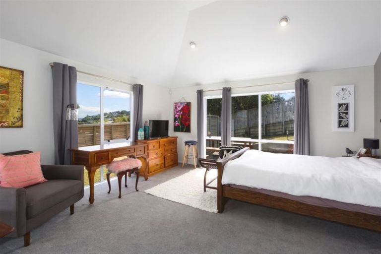 Photo of property in 2 Saint Ives Drive, Camborne, Porirua, 5026