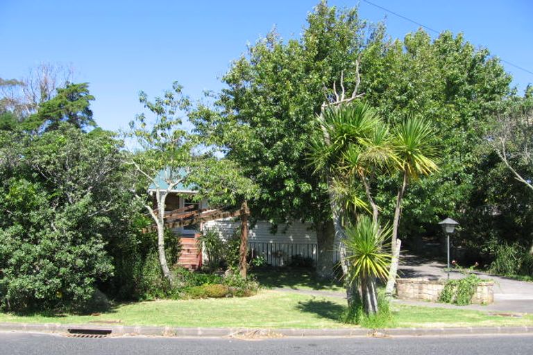 Photo of property in 2/26 Glenvar Road, Torbay, Auckland, 0630