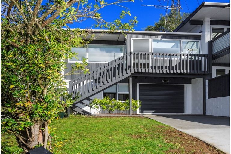 Photo of property in 3/2 Bentley Avenue, Glenfield, Auckland, 0629